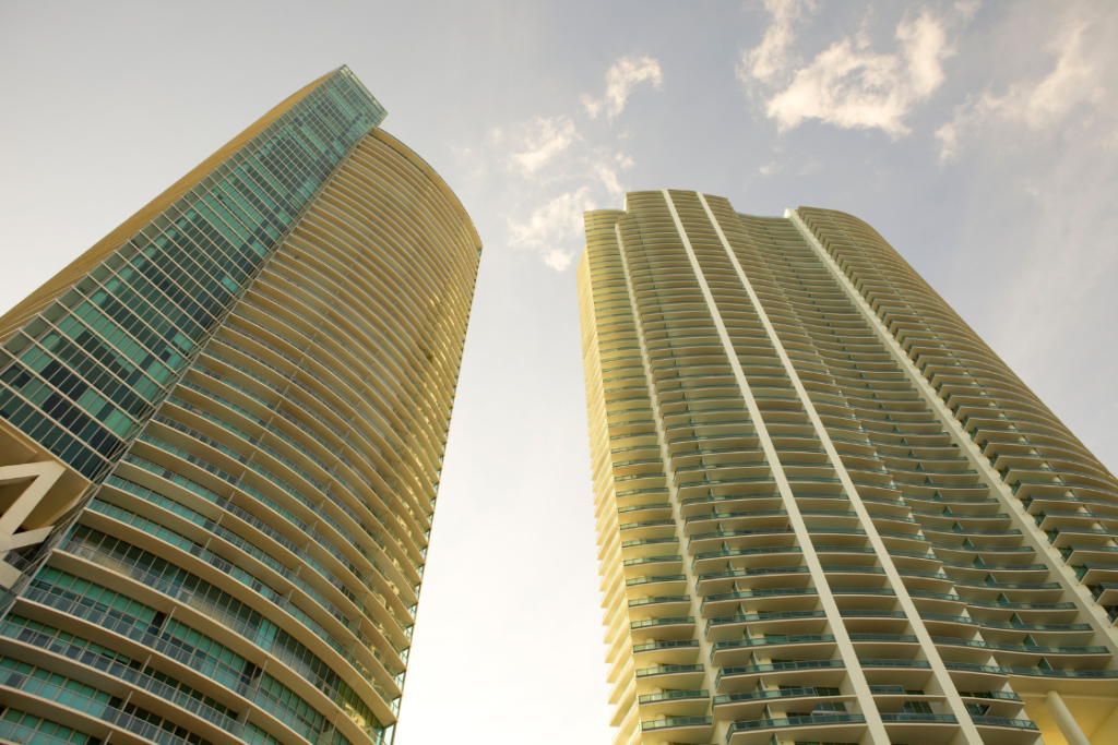 Financiamiento para condominios en Miami: lo que todo inversionista latino debe saber antes de agosto 2026